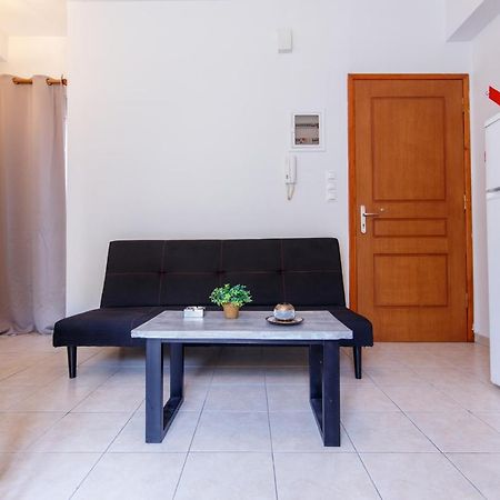 Modern Apartment Каламата Екстериор снимка
