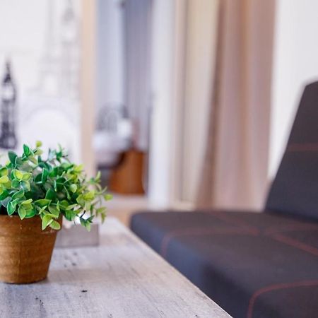 Modern Apartment Каламата Екстериор снимка